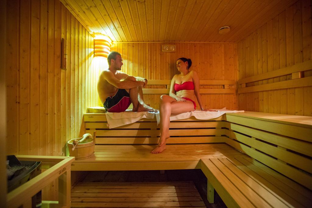 Erzsébet Nagy Szálloda Paks Esterno foto