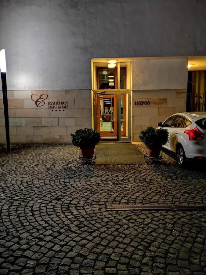 Erzsébet Nagy Szálloda Paks Esterno foto