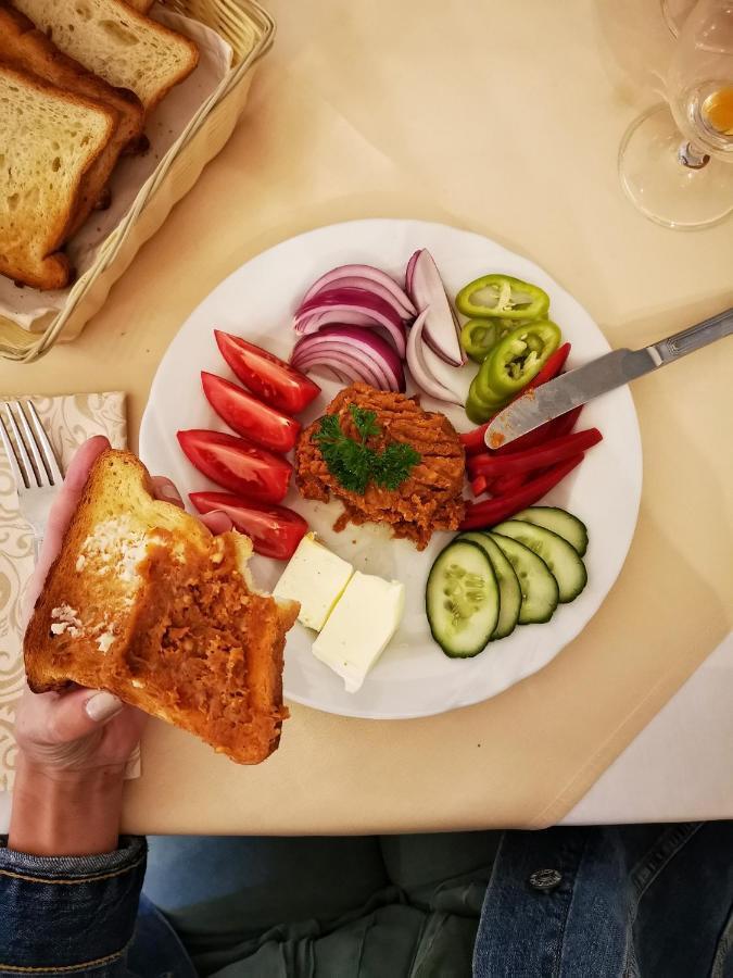 Erzsébet Nagy Szálloda Paks Esterno foto